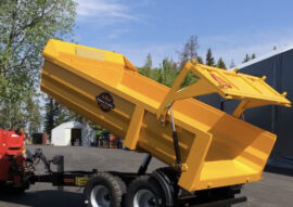 Yellow dumper with hydraulic backdoor opening to the right