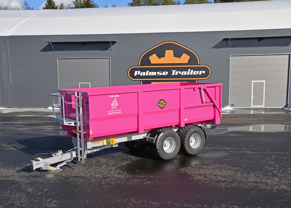 Palmse Trailer pink trailer PT1920L. Roosa traktorihaagis Palmses.