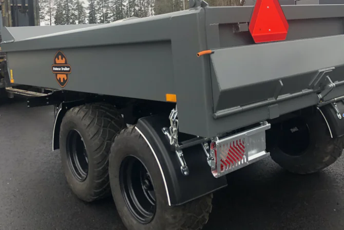 Excavator trailer back hatch